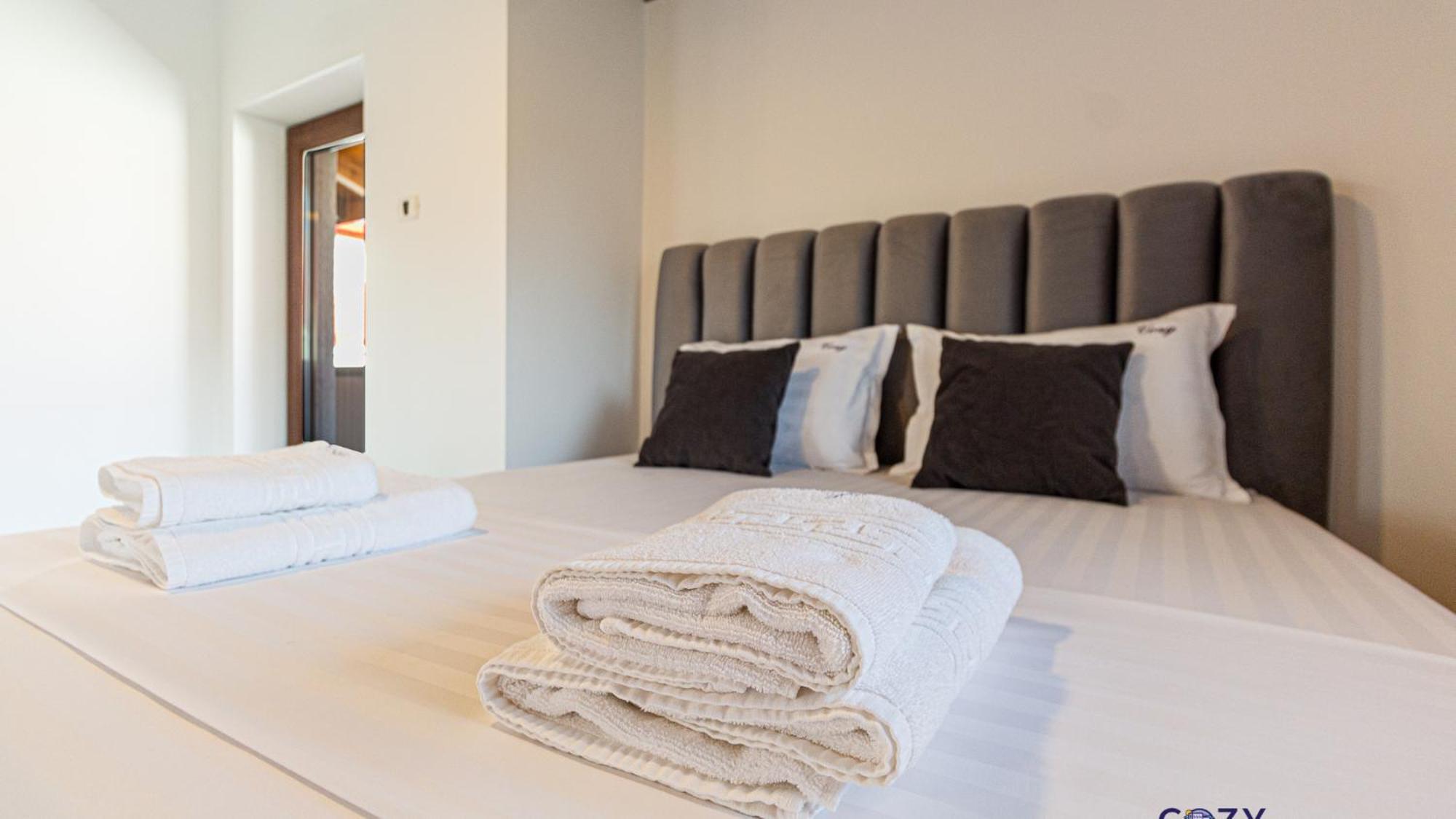Cozy Brand New Boutique Aparthotel Braşov Exteriör bild